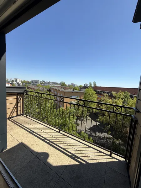 2 Zimmer Dachgeschosswohnung fußläufig zum S Lichtenberg